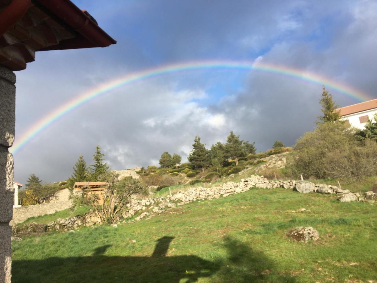 Affittacamere Artesano I Y III Navarredonda Esterno foto