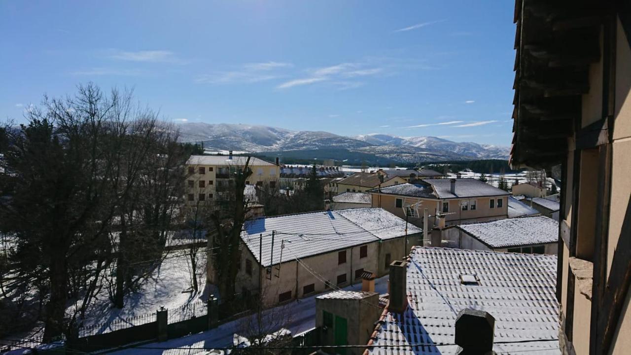 Affittacamere Artesano I Y III Navarredonda Esterno foto