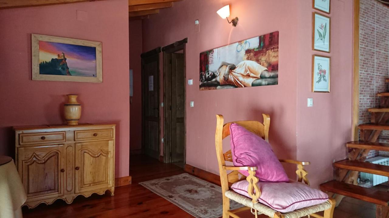 Affittacamere Artesano I Y III Navarredonda Esterno foto