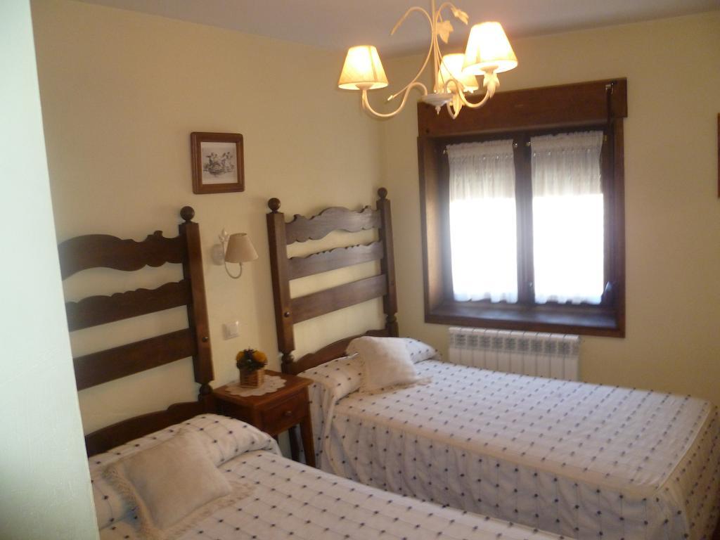 Affittacamere Artesano I Y III Navarredonda Esterno foto