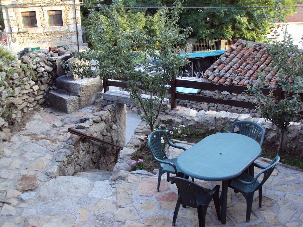 Affittacamere Artesano I Y III Navarredonda Esterno foto