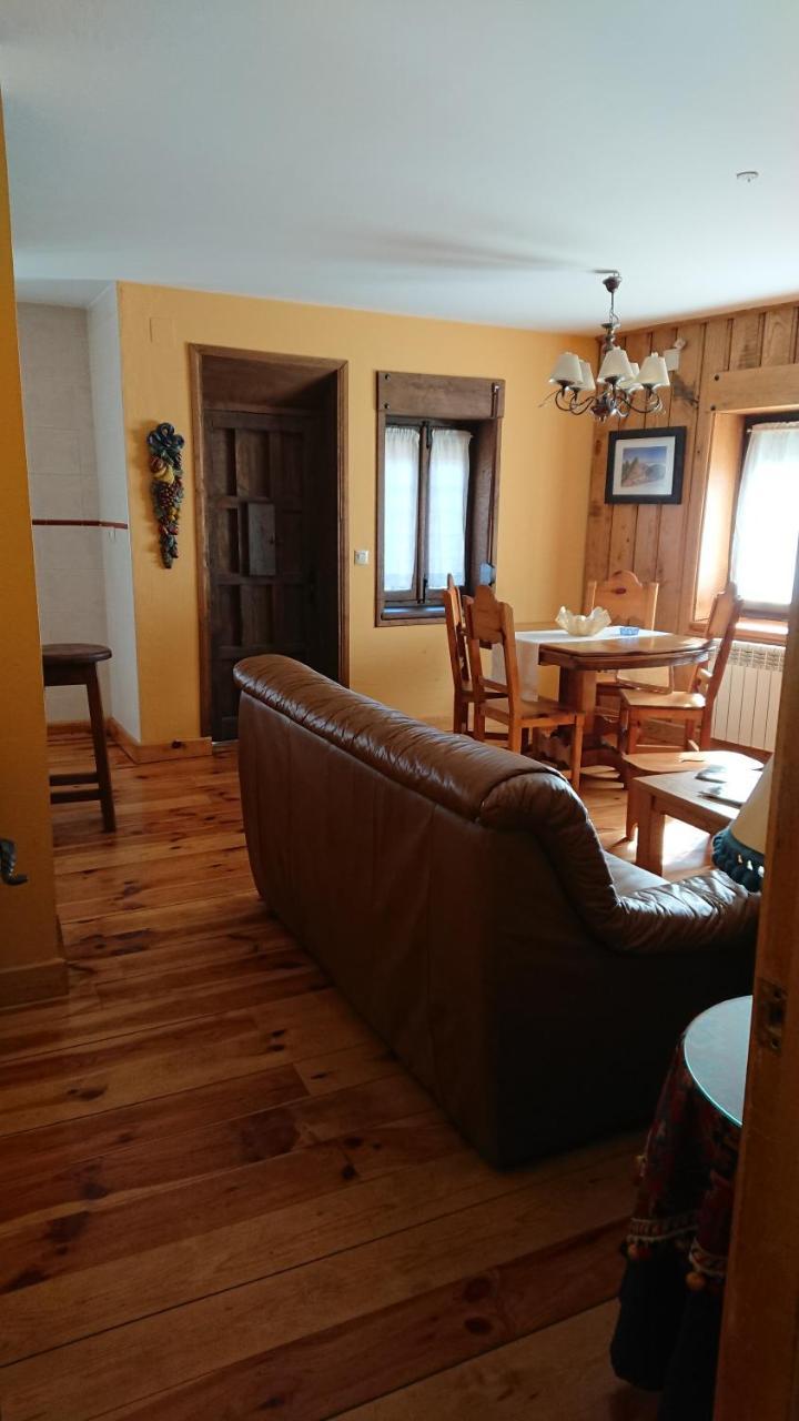 Affittacamere Artesano I Y III Navarredonda Esterno foto